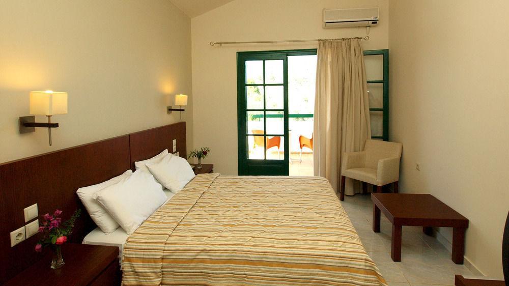 Skiathos Club Hotel & Suites Vasilias  Bagian luar foto