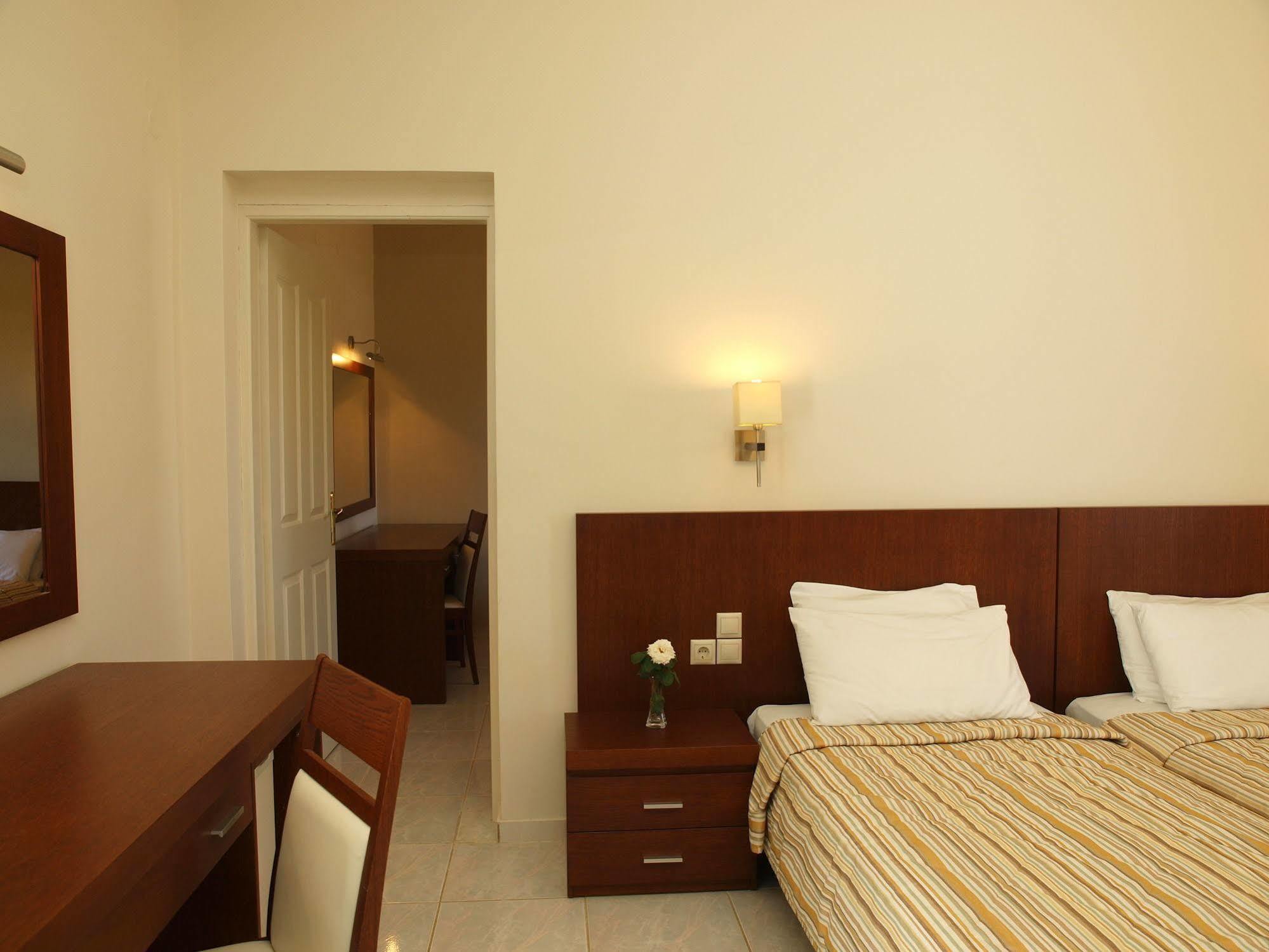 Skiathos Club Hotel & Suites Vasilias  Bagian luar foto